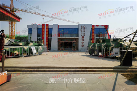 牡丹文苑兴华中学府小东校电梯房103平套三带车位